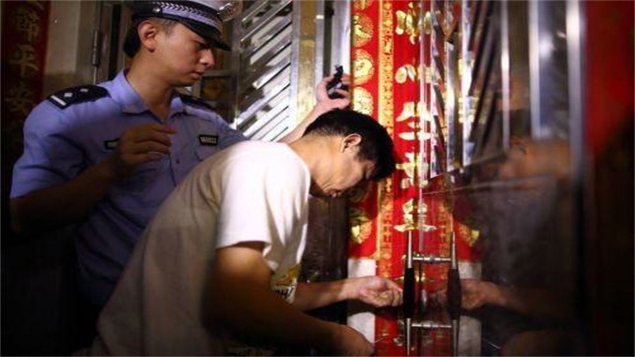 太原请开锁师傅开了锁后，师傅